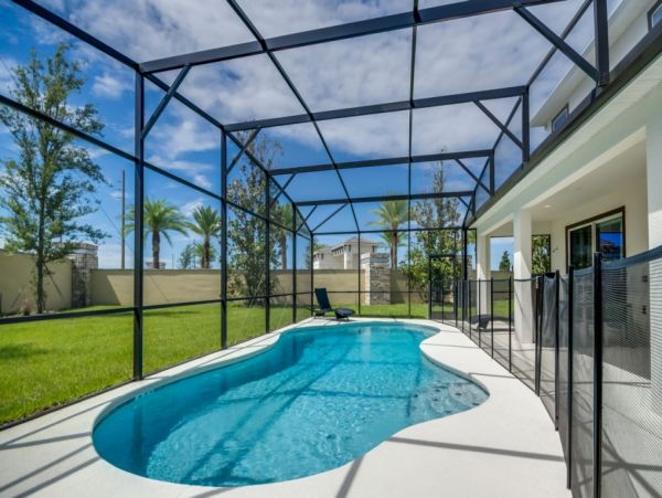 Ten Bedroom Vacation Pool Home in Kissimmee Sleeps 21 Guests