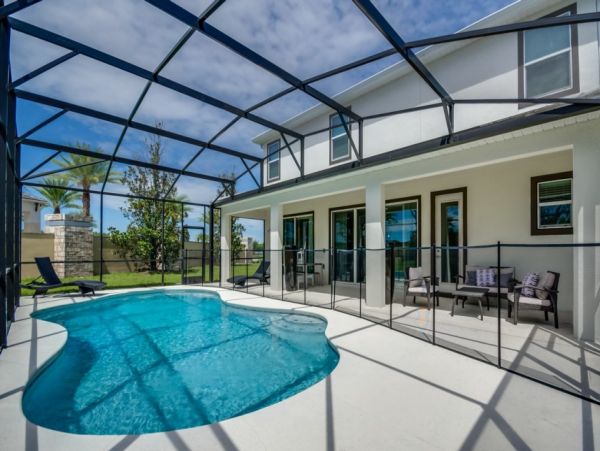 Ten Bedroom Vacation Pool Home in Kissimmee Sleeps 21 Guests