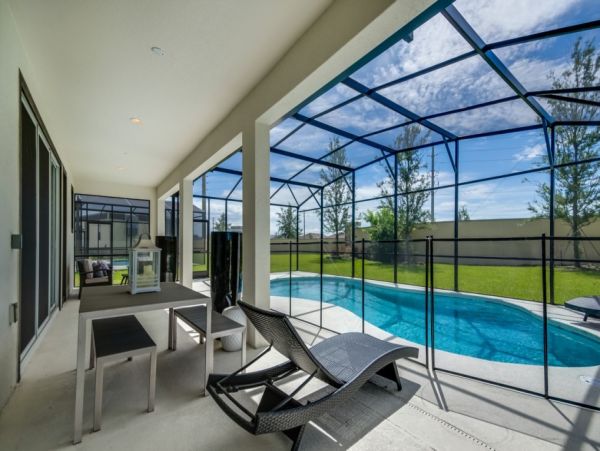 Ten Bedroom Vacation Pool Home in Kissimmee Sleeps 21 Guests