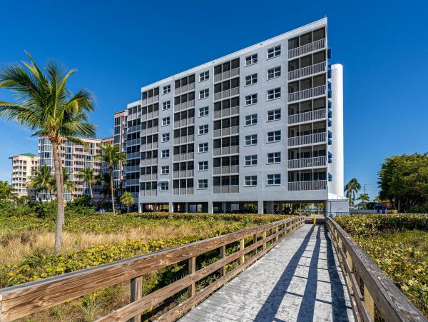 Two Bedroom Beachfront Rental Condo in Fort Myers