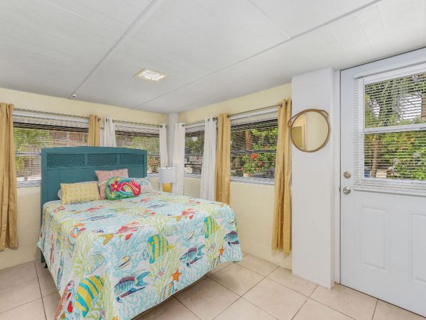 Fort Myers Beach Charming Fourplex Rental Steps to Beach