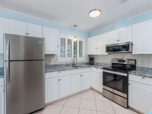 Fort Myers Beach Charming Fourplex Rental Steps to Beach