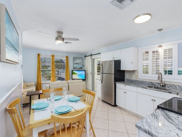 Fort Myers Beach Charming Fourplex Rental Steps to Beach