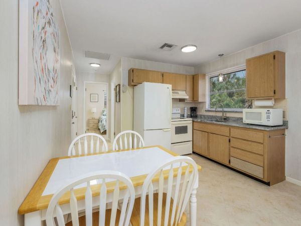 Fort Myers Beach Charming Fourplex Rental Steps to Beach