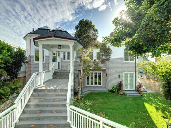 Ocean Front Luxury 7 Bedroom Home in Malibu Sleeps 12 Guests