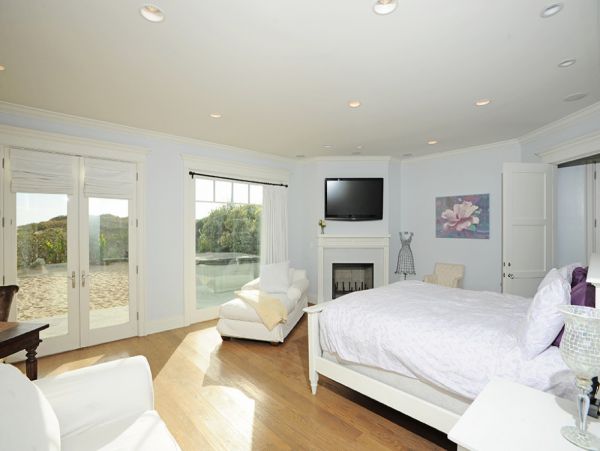 Ocean Front Luxury 7 Bedroom Home in Malibu Sleeps 12 Guests