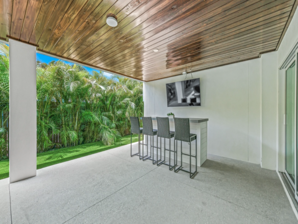 Luxury Walk to Beach Home with Private Pool in Anna Maria Island