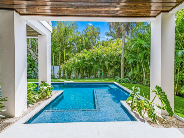 Luxury Walk to Beach Home with Private Pool in Anna Maria Island