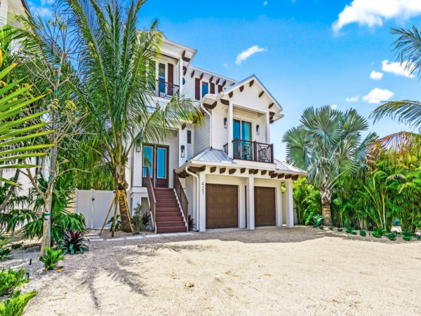 Luxury Walk to Beach Home with Private Pool in Anna Maria Island