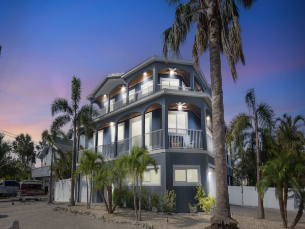 Holmes Beach Luxury Six Bedroom Villa