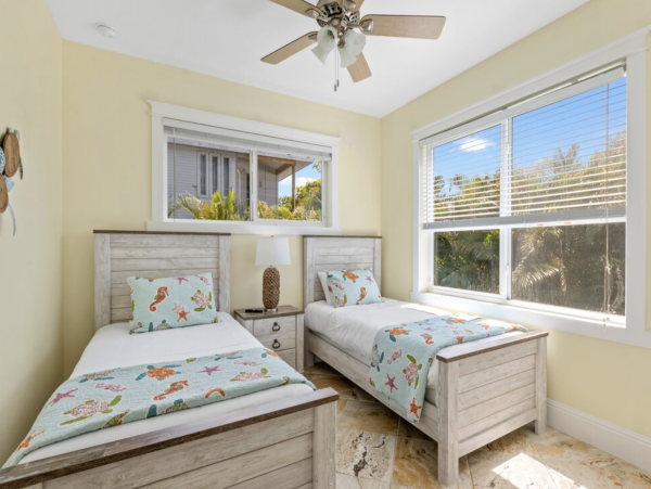 Holmes Beach Luxury Six Bedroom Villa