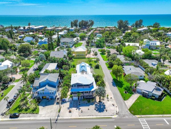 Holmes Beach Luxury Six Bedroom Villa
