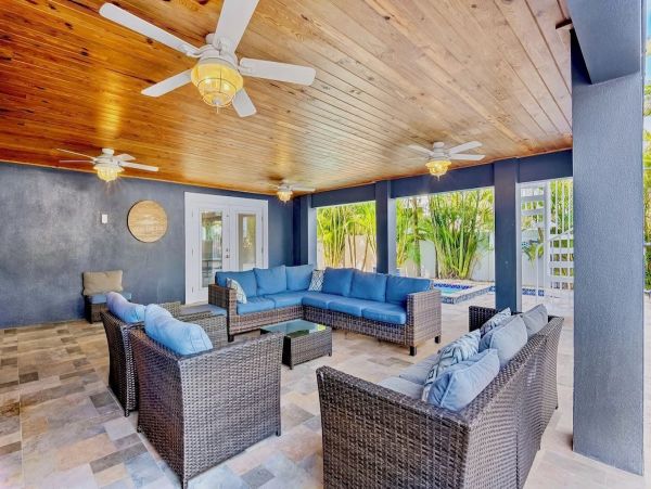 Holmes Beach Luxury Six Bedroom Villa
