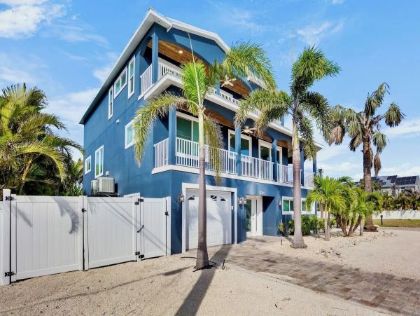 Holmes Beach Luxury Six Bedroom Villa