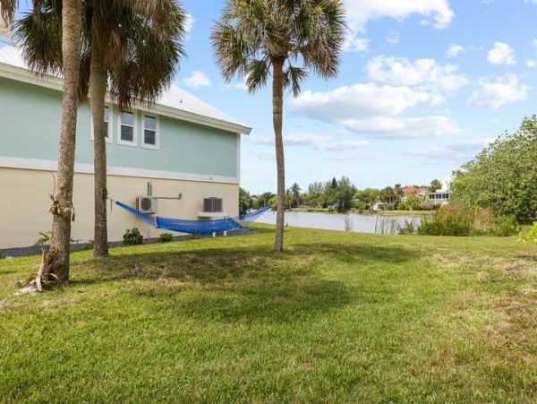 Sanibel Vacation Pool Home Four Bedrooms Sleeps 8 Guests