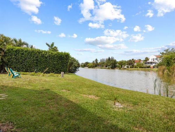 Sanibel Vacation Pool Home Four Bedrooms Sleeps 8 Guests