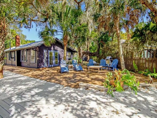 Two Waterfront Vacation Cottages with Dock in Sarasota
