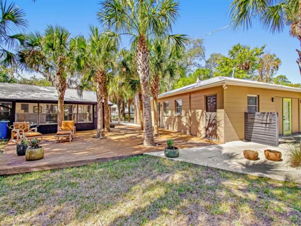 Two Waterfront Vacation Cottages with Dock in Sarasota