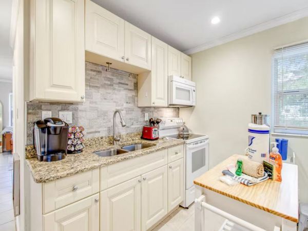 Lovely Sarasota Vacation Cottage -  Sleeps 4 Guests