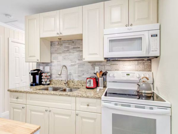 Lovely Sarasota Vacation Cottage -  Sleeps 4 Guests