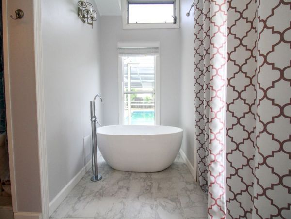 Sarasota 3 Bedroom Home with Caged Pool Sleeps 8 Guests