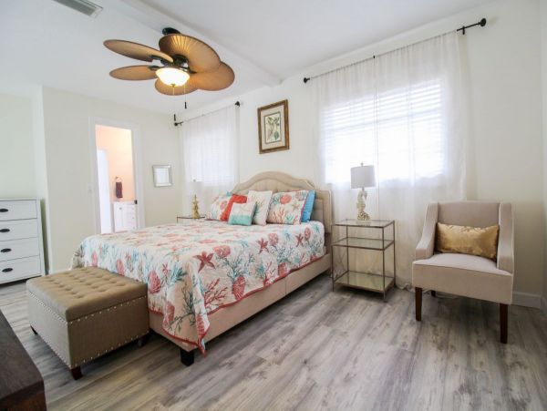 Sarasota 3 Bedroom Home with Caged Pool Sleeps 8 Guests