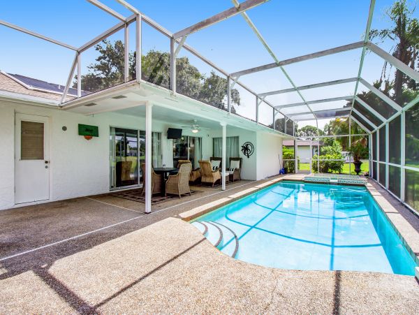 Sarasota Vacation Pool Home Two Bedrooms Sleeps 4 Guests
