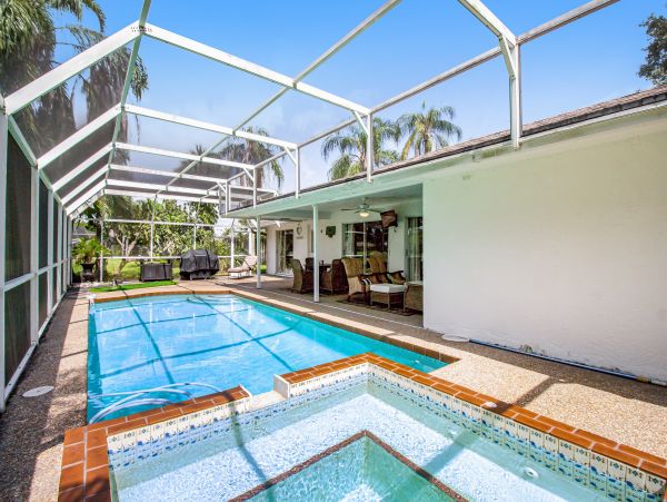 Sarasota Vacation Pool Home Two Bedrooms Sleeps 4 Guests
