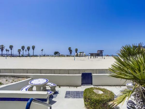 Four Bedroom Oceanfront Beach Rental in Mission Beach