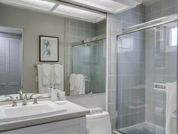 Four Bedroom Oceanfront Beach Rental in Mission Beach