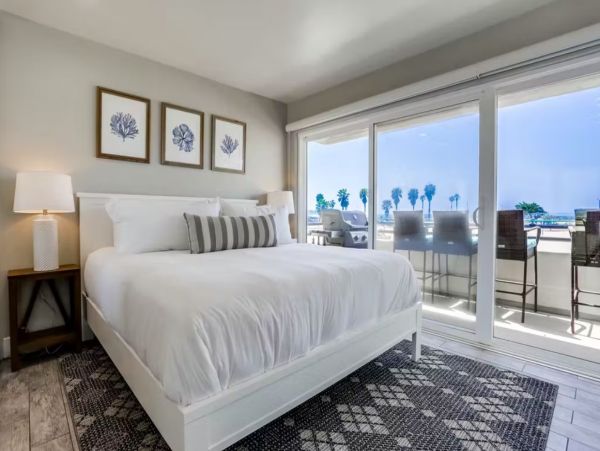 Four Bedroom Oceanfront Beach Rental in Mission Beach