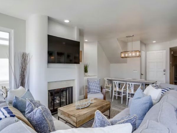 Four Bedroom Oceanfront Beach Rental in Mission Beach