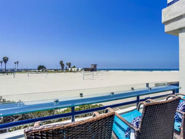 Four Bedroom Oceanfront Beach Rental in Mission Beach