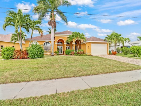 Water Views Cape Coral Vacation Pool Home Three Bedrooms