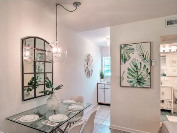 Walk to Beach Naples Vacation Studio With Communal Pool