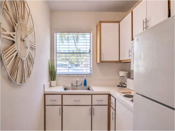 Walk to Beach Naples Vacation Studio With Communal Pool