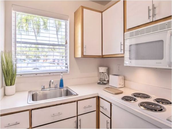 Walk to Beach Naples Vacation Studio With Communal Pool