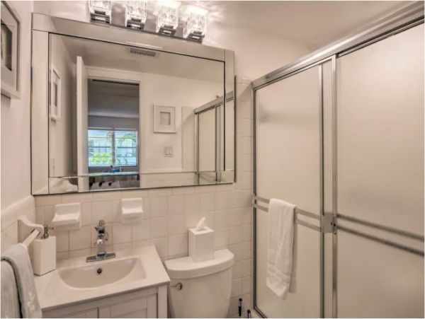 Walk to Beach Naples Vacation Studio With Communal Pool