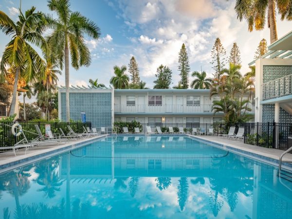 Walk to Beach Naples Vacation Studio With Communal Pool