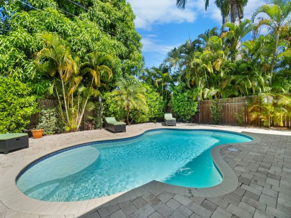 Charming Naples Home with 3-Bedrooms and Pool