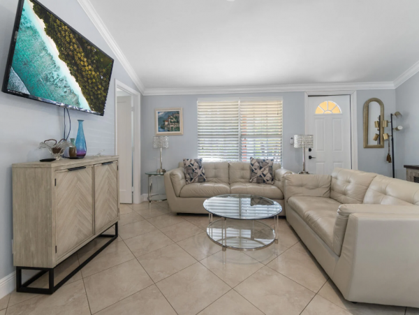 Charming Naples Home with 3-Bedrooms and Pool