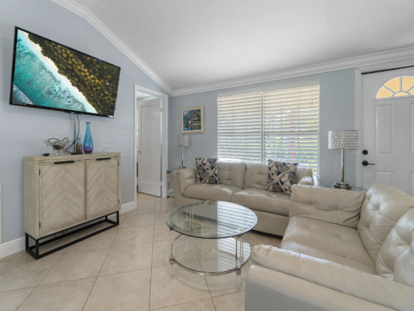 Charming Naples Home with 3-Bedrooms and Pool