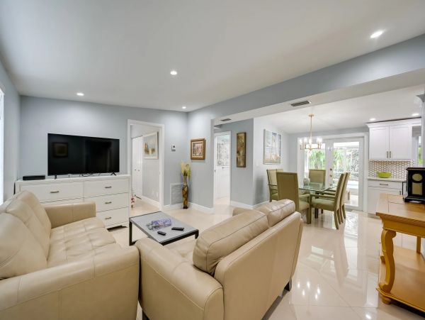 Naples Vacation Pool Home Four Bedrooms Sleeps 8 Guests