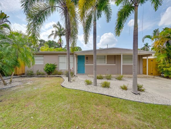 Naples Vacation Pool Home Four Bedrooms Sleeps 8 Guests