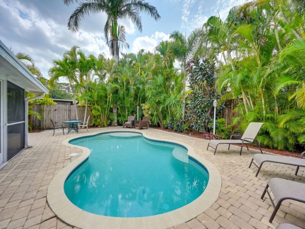 Naples Vacation Pool Home Four Bedrooms Sleeps 8 Guests