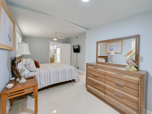 Naples Vacation Pool Home Four Bedrooms Sleeps 8 Guests