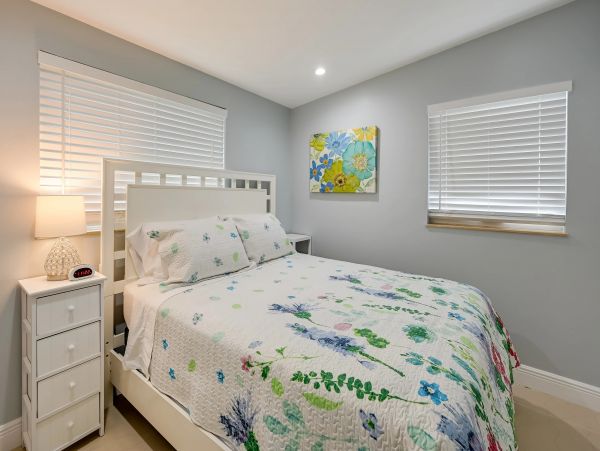 Naples Vacation Pool Home Four Bedrooms Sleeps 8 Guests