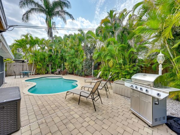 Naples Vacation Pool Home Four Bedrooms Sleeps 8 Guests