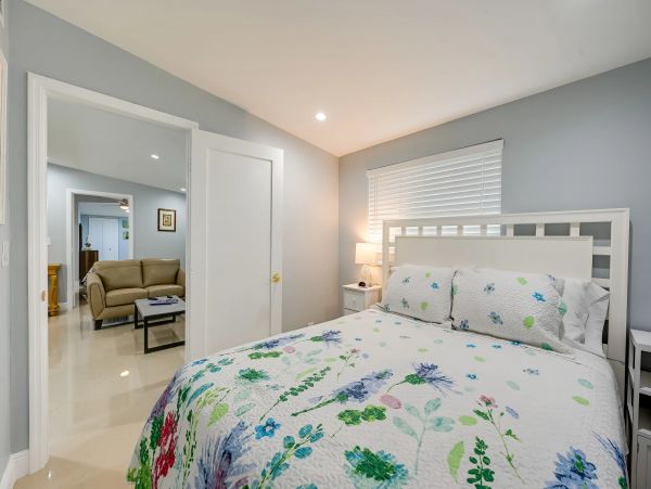 Naples Vacation Pool Home Four Bedrooms Sleeps 8 Guests