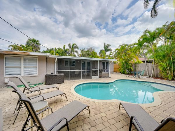 Naples Vacation Pool Home Four Bedrooms Sleeps 8 Guests